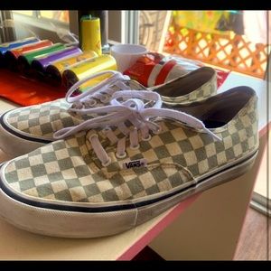 Men’s checkered Vans size 9.5